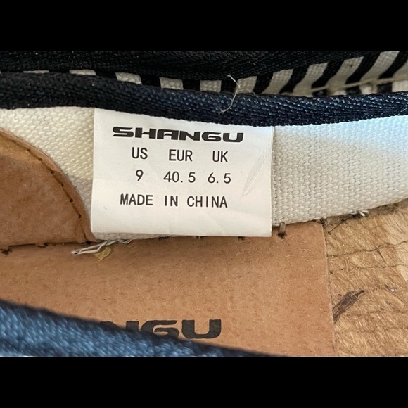 Shangu blank and white stripe new with tag size 9 slip on flats - Picture 6 of 14